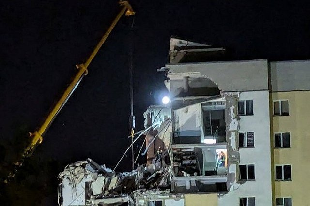 Найденный живым под плитами рухнувшего в Саратове дома скончался