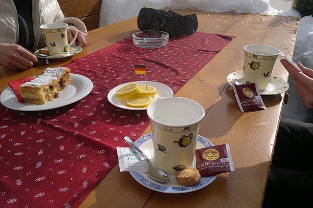 Фанат сшил флаг Германии длиной 3,5 км для поддержки немецких футболистов