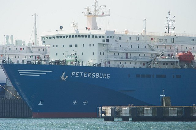 Новый маршрут парома избавит российских дальнобойщиков от польских проблем