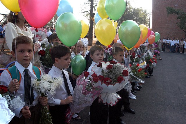 В одной из школ Тюмени сформировали 26 первых классов — от «А» до «Я»