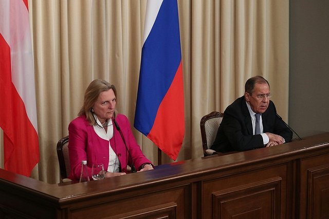 СМИ узнали о приезде Путина на свадьбу в Австрию с казачьим хором