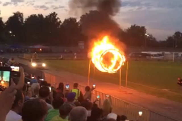На Урале каскадёр сорвался, прыгнув через горящее кольцо