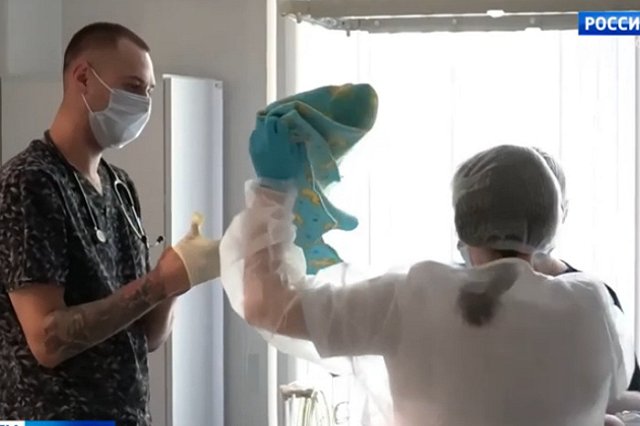 В Петербурге в голову шестилетней девочке попала брошенная из окна бутылка