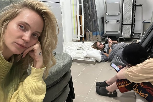 Собчак: Певица Глюкоза с семьей второй день проводят в бомбоубежище