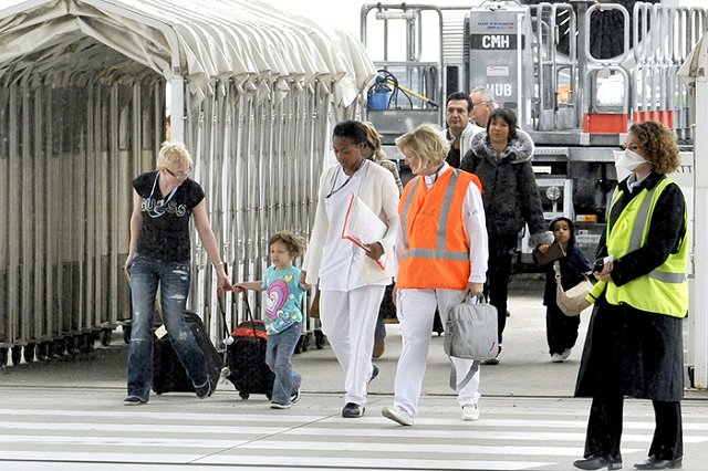 В Кольцово медики проверяют всех прибывших из Турции пассажиров на вирус Коксаки