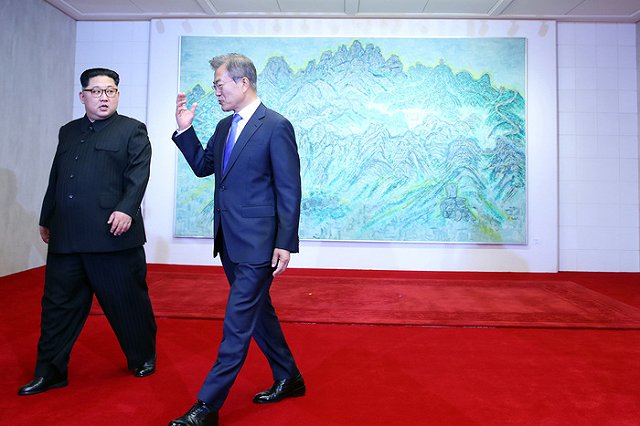 Южнокорейские журналисты раскрыли секрет ботинок Ким Чен Ына