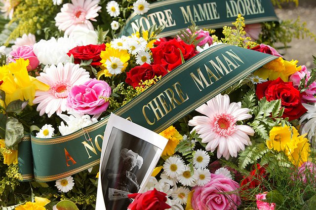 Дети порадовались смерти матери в некрологе