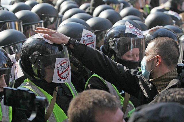 Экс-соратник президента Украины назвал места для побега Порошенко из страны