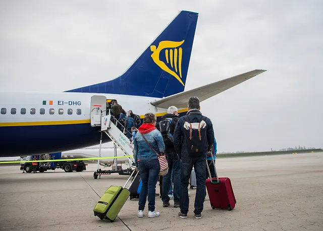 Пассажирам хотят запретить забирать чемоданы во время ЧП с самолетами