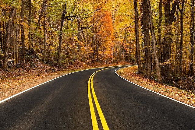 Премьер РФ поручил выделить больше средств на развитие дорог в малых городах и на селе