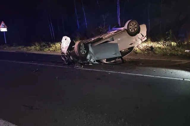 Дёрнула руль на себя: в Свердловской области машина с семьёй перевернулась из-за ссоры супругов