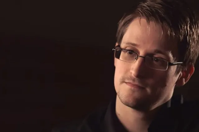 Сноуден заявил о риске передачи данных пользователей смартфонов «нехорошим» странам