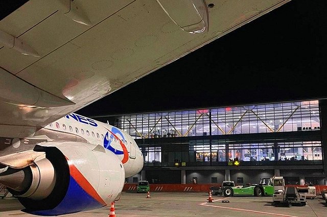 Екатеринбуржцев закрыли на 3,5 часа в самолёте «Уральских авиалиний»