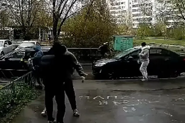 На Ботанике заметили подростков с пистолетом