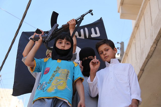 Боевики ИГ пригласили туристов в халифат