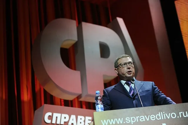 Коммунальщиков, демонтировавших агитацию СР со зданий, жестоко избили