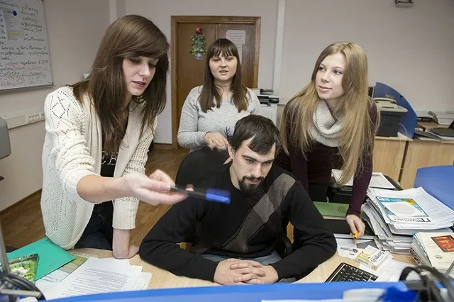 Десяти миллионам россиян предложили сменить профессию