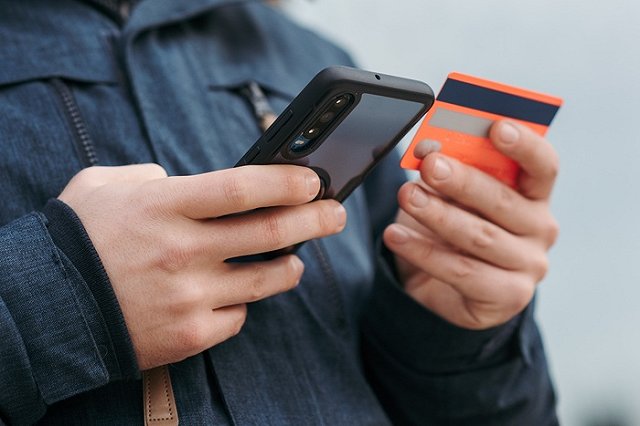 Свердловчанин оформил сам на себя кредит онлайн и отдал всё мошенникам