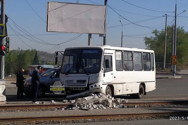 В Нижнем Тагиле водитель пассажирского автобуса устроил массовое ДТП