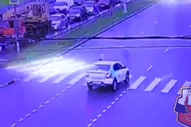 В Екатеринбурге ученик автошколы сбил школьницу на переходе