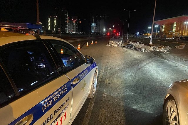 «Выпала из салона». В Академическом в ДТП погибла 38-летняя женщина