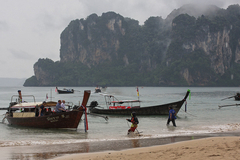 Владелец аквабайка испортил отдых российским туристам