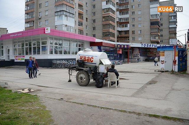 На улицы Каменска-Уральского выкатили бочки с квасом