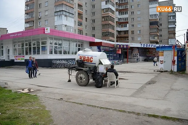 На улицы Каменска-Уральского выкатили бочки с квасом