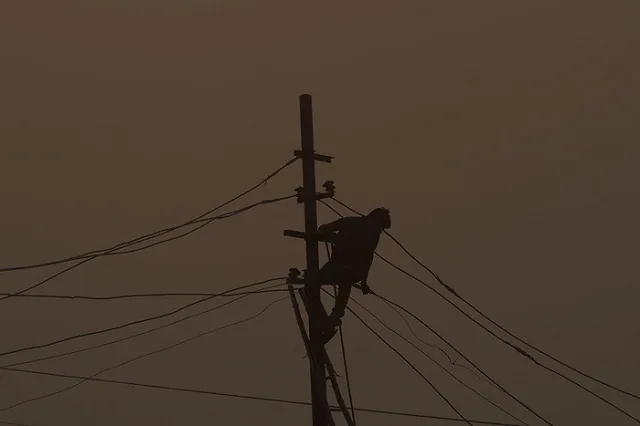 На электромонтеров, отключавших нарушителей, напали в Екатеринбурге неизвестные