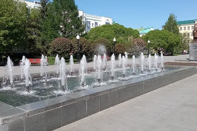 В Екатеринбурге включили фонтаны
