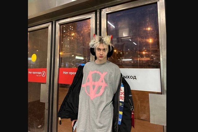 Мосгорсуд утвердил высылку блогера, снявшего пародию на солдата в окопе