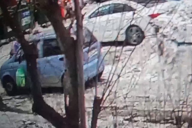 В Екатеринбурге мусоровоз отомстил автохаму. Что он сделал?