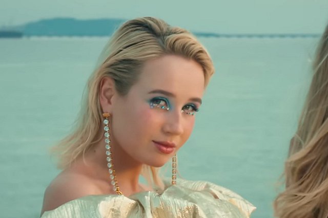 «Ноль, как моль». Блогер-психолог устроила «разбор» певицы Клавы Коки