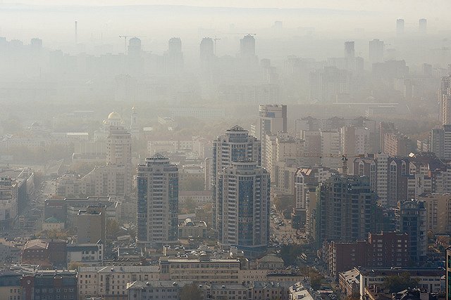 Из-за отсутствия ветра над уральской столицей завис смог