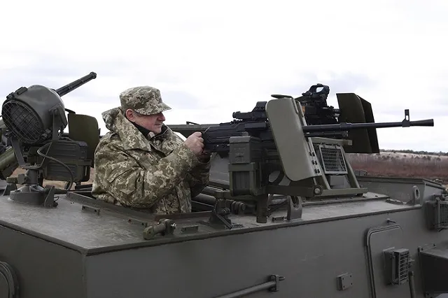 На Украину прибыли 55 бронемашин Saxon