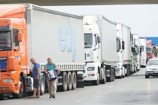 На болгаро-турецкой границе обнаружили рефрижератор с мигрантами
