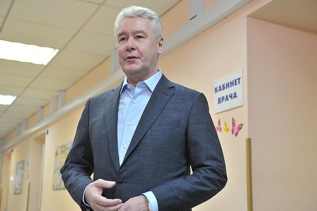 Москвичи обсмеяли Собянина с «тростинкой» на субботнике