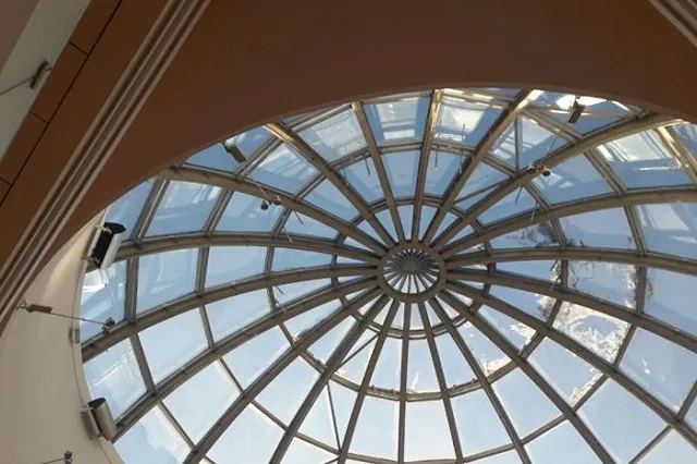 В свердловском заксо рушится стеклянный купол