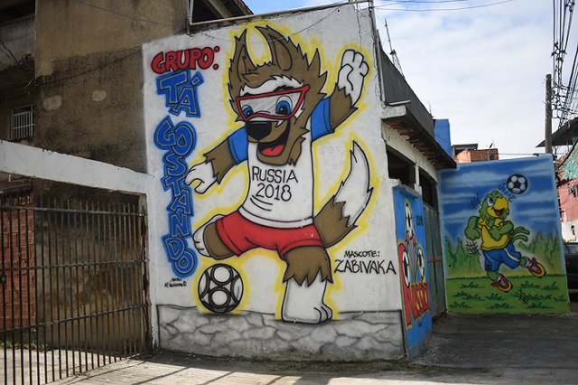 В Уральском банке Сбербанка появились 100-рублевые купюры, посвященные ЧМ-2018