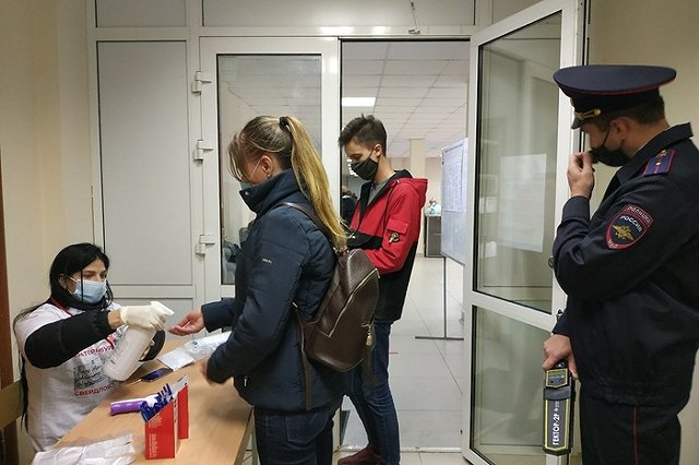 За все время голосования по поправкам в Свердловской области полицию вызывали на участок один раз