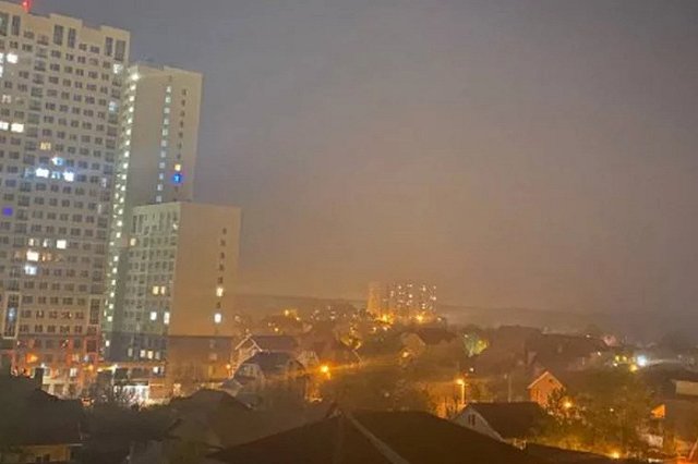 Екатеринбуржцы пожаловались на сильный запах гари из-за пожаров