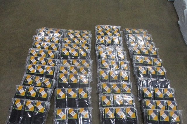 «На фирме обсчитались». В Екатеринбург из Китая ввезли «лишние» носки