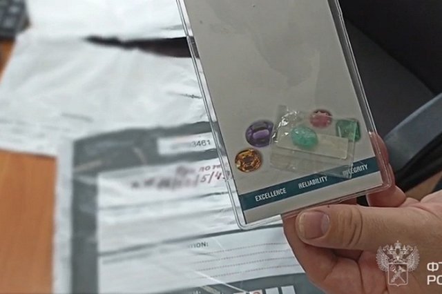 В Кольцово задержали «выезжавший» в Европу турмалин стоимостью почти полмиллиона рублей (ВИДЕО)