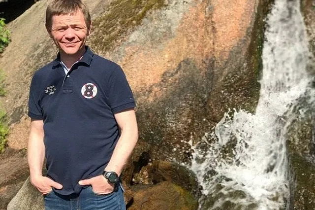 Женщина решила проучить мужа и подсунула ему вместо водки уксус. Он умер в муках