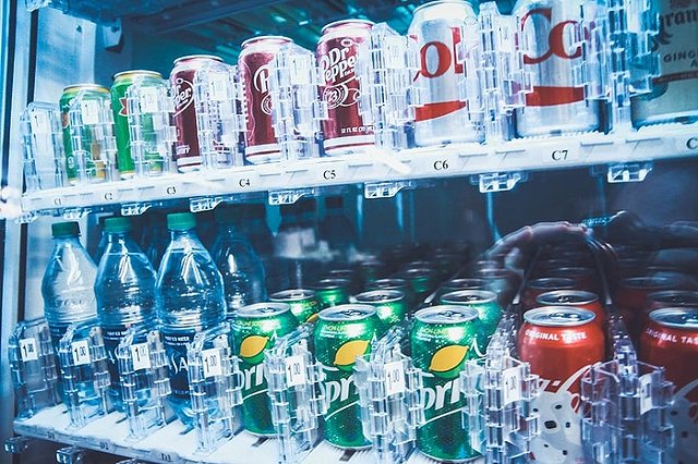 ФАС начала проверку цен на бутилированную воду в аэропорту Внуково