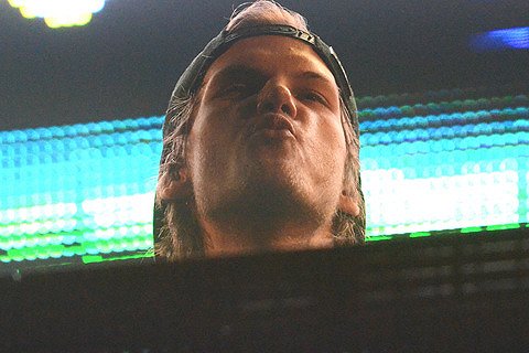 Более 80 подростков отравились алкоголем и наркотиками на концерте в США