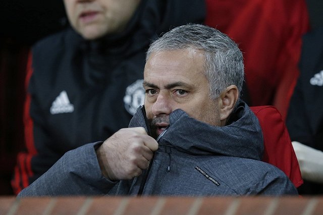 Тренеры и игроки манчестерских клубов подрались на стадионе после дерби