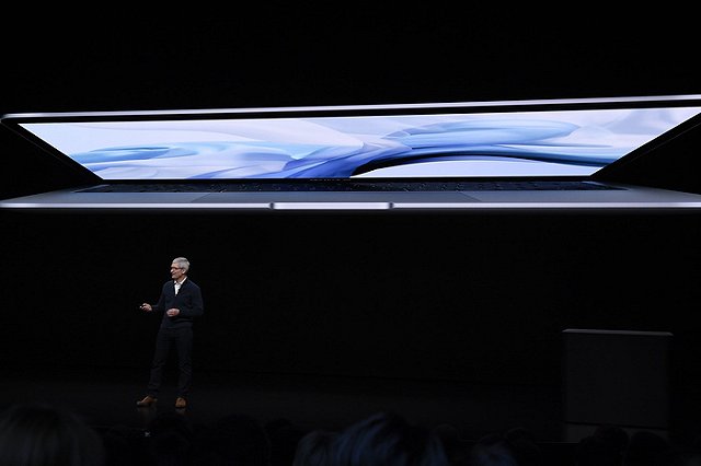 Глава Apple назвал Россию слабой