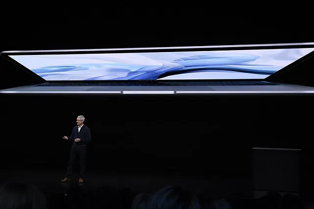 Глава Apple назвал Россию слабой