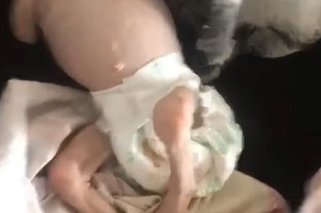 Ребенка, прожившего всю жизнь в шкафу, везут из Карпинска в Екатеринбург